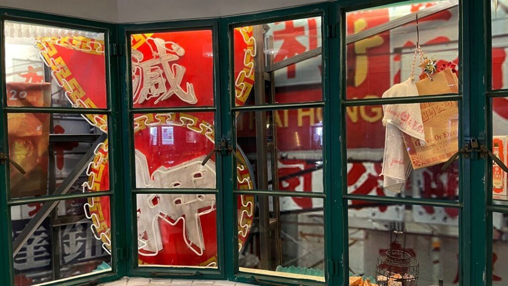 香港のレトロなスタバ「ダデルストリート店（中環）」の店内