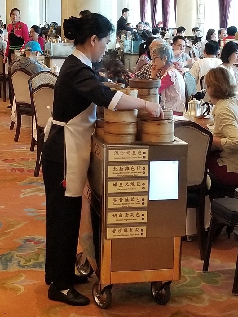 香港飲茶ワゴン式大會堂美心皇宮の店内の写真
