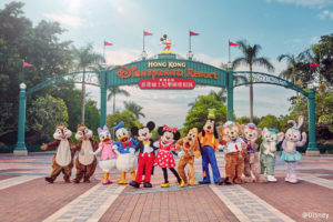 【香港ディズニーの秘密】誰でも無料でシール/ステッカーがもらえる!もらう方法や裏技をご紹介