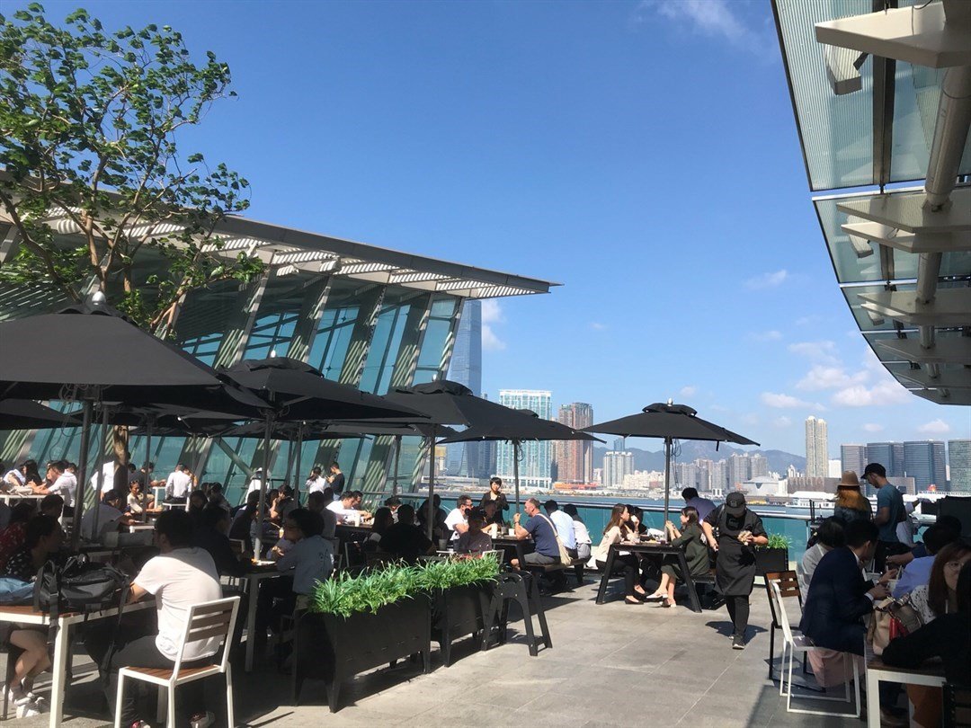 香港のおすすめハンバーガーショップSHAKE SHACKのテラス席